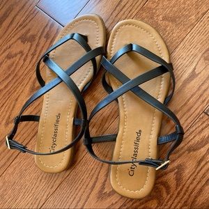 city classified black sandals
